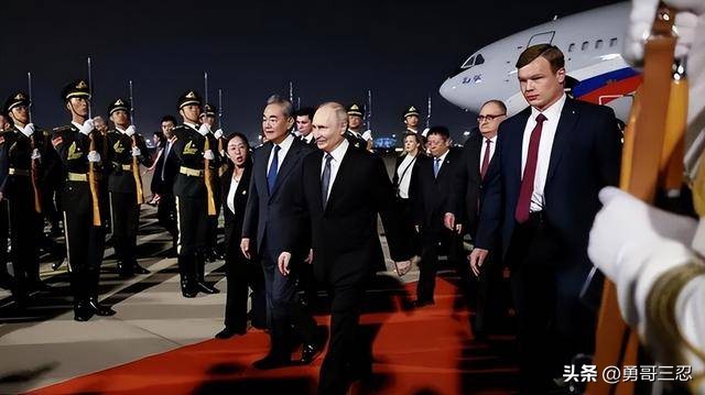 拉夫罗夫这次在第81届联合国大会上的表态，直接把日本攒了十几年的入常美梦砸得稀碎。
    他不仅明说俄罗斯会直接否决德日争取安理会常任理事国席位的所有努力，还直接点出两国正在走军国主义和复仇主义道路，明确表态支持印度、巴西的入常申请。