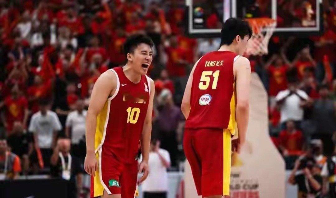 #王俊杰签约NBL香港金牛#
北京时间9月7日下午，中国NBL联赛报备合同球员名单公示，香港金牛队已经为王俊杰报备合同，双方正式签约。会不会是同名球员？因为CBA也有一个王俊杰，目前在山西男篮效力。经过教主核实，香港金牛签约的正是中国男篮队员王俊杰。 ​