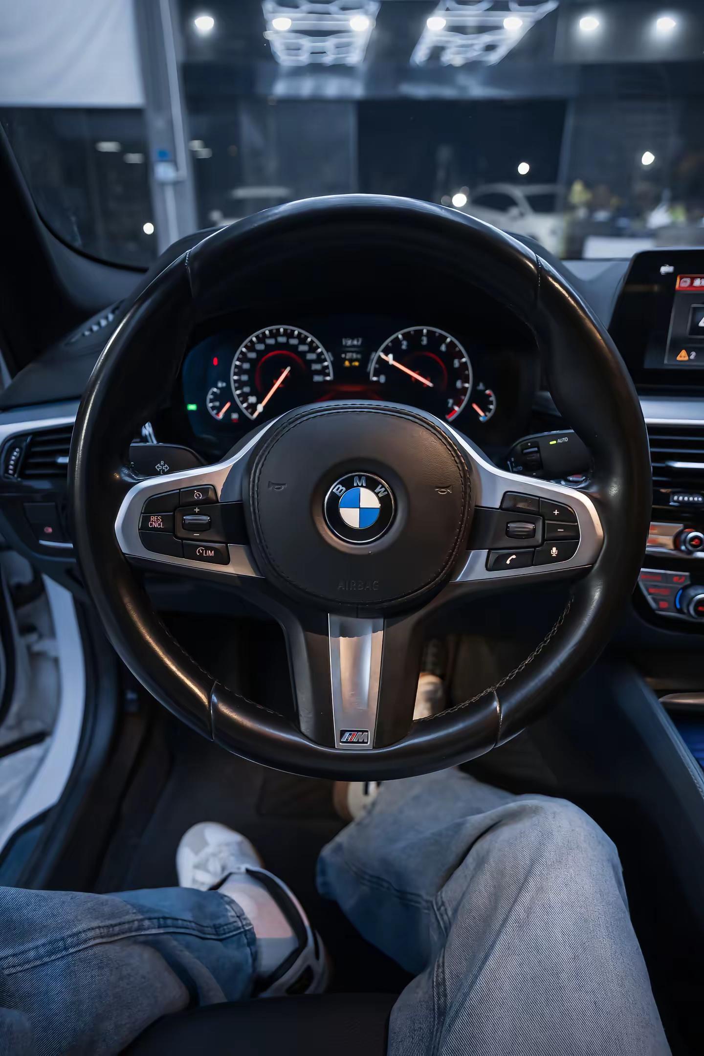 “后来我才知道BMW原来是把妹王的意思”