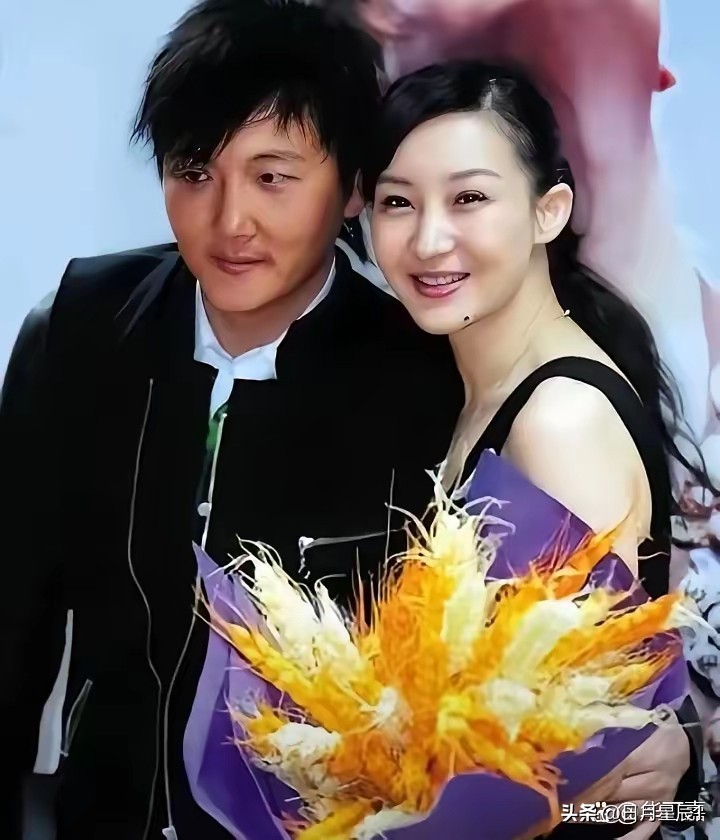 1999年，成名后的孙楠抛弃了同居10年的女友辛欣，转身娶了神交已久的买红妹。10年后，买红妹生完二胎，孙楠却说：“我爱上别人了，她还怀了我的孩子，我们离婚吧！”
​​很多人听过孙楠唱过的那些深情歌曲
1999年，成名后的孙楠抛弃了同居10年的女友辛欣，转身娶了神交已久的买红妹。10年后，买红妹生完
