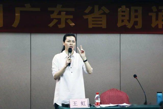 戳中无数人痛点。单一评价体系下，她曾深陷自我怀疑。换个土壤终获认可...