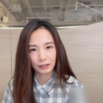 有人刷“解开扣子”，田馥甄直接回了一句，行啊，你先解，解完告诉我凉不凉快。
直播间瞬间炸了。没黑脸，没冷场，她顺手就把新专辑《要去什么地方》给说了，还提醒大家12月小巨蛋连开6场，12号到20号，全实名抽票，最低800。
有人问她最近忙什么，她说早睡早起，吃饭，等开票。
底下歌迷说，姐你状态怎