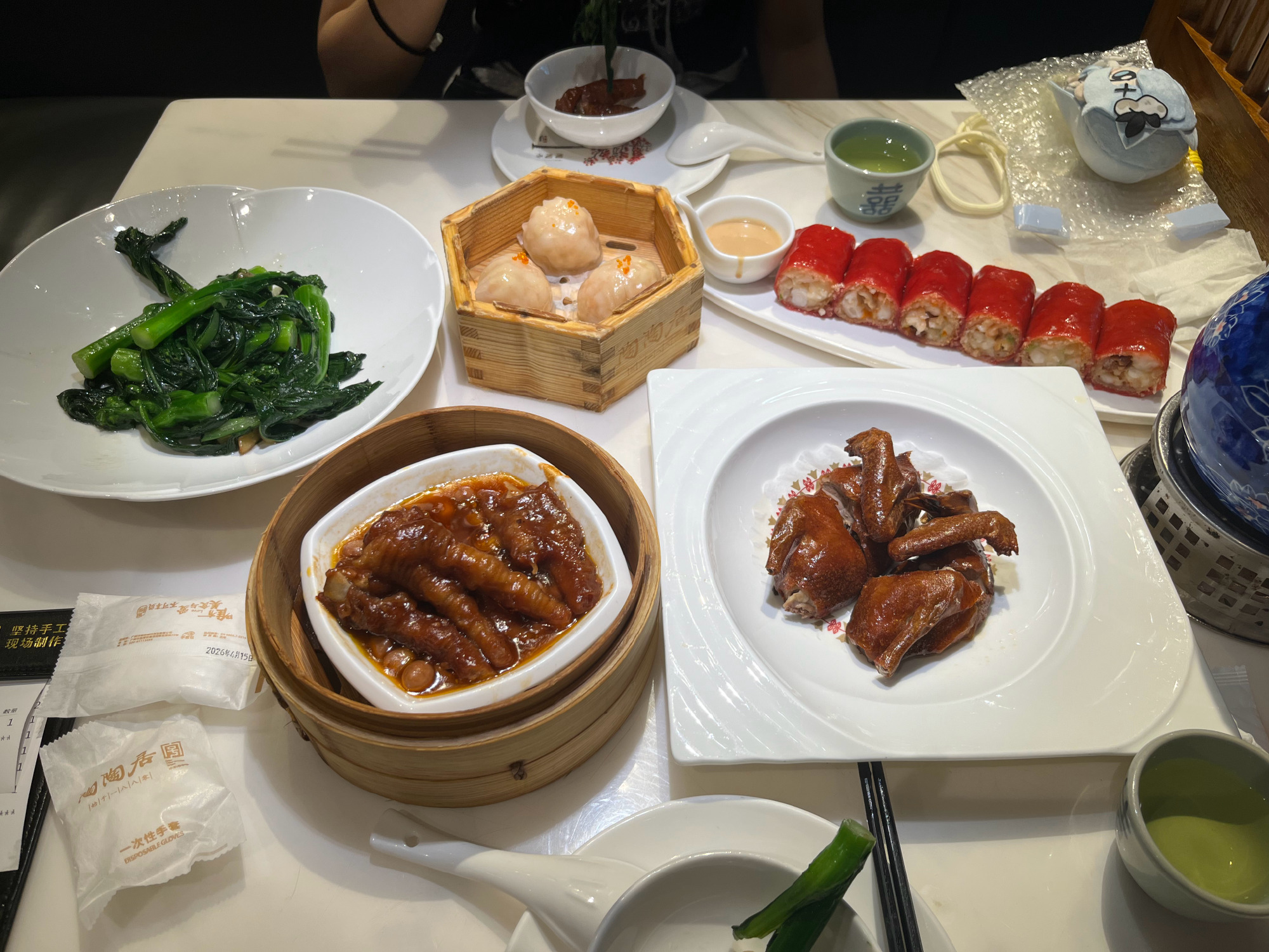 在微博先发这几张吧！春儿从北京来广州玩了一周(>_<)好幸福，离得好远...