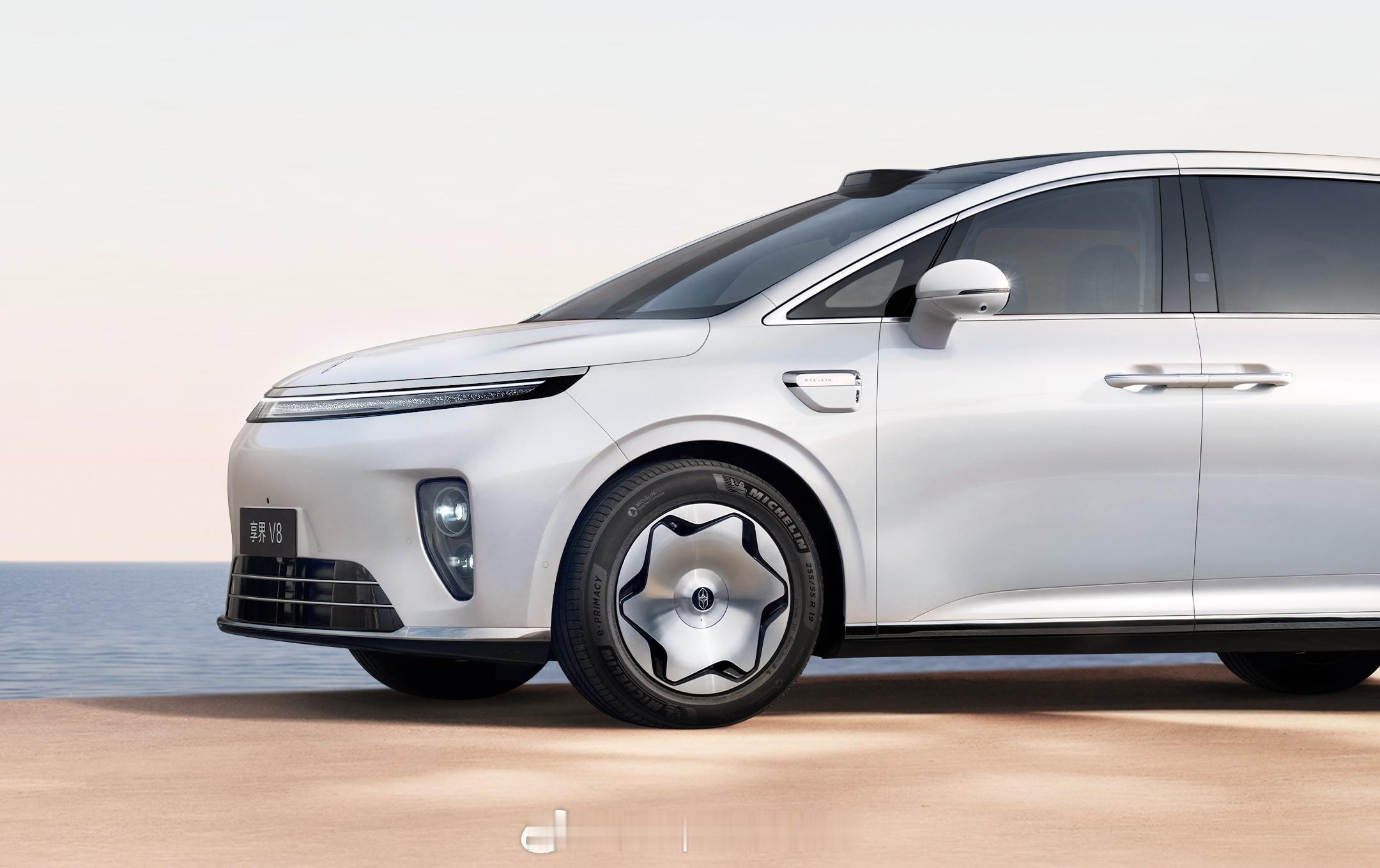 【鸿蒙智行官宣：又一款纯电 MPV 发布，轴距3.25米，800V+1...