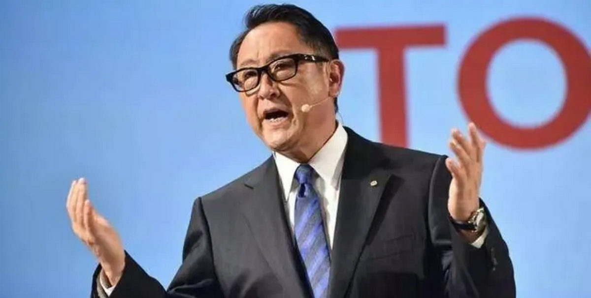 日本最“死不瞑目”的事终于发生了！他们非常害怕中国强大，因为一旦中国强大，日本就彻底被压制住了。丰田7月全球销量全面崩盘，中国市场狂跌24.3%，中东直接腰斩！自家命根子产业被中国新能源车彻底拆解，日本这回是真的退守本土等死了。
前阵子跟在汽配城做了十二年日系车维保的老陈聊天，他靠在堆满机油桶的货架
