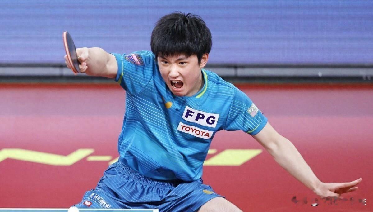 这也太输不起了吧！

原来让人没想到的是，前日本乒乓球主教练宫崎义仁在解说张本智和男单失利的比赛，竟然称现场的中国球迷加油声太大，因此影响了张本智和对球的判断！

不得不说，这个输球理由太无语了吧，先不说对手阿拉米扬也在同样的环境比赛，另外日本球迷自己不给自己的球员大声加油，怪不了其他人吧！

本来