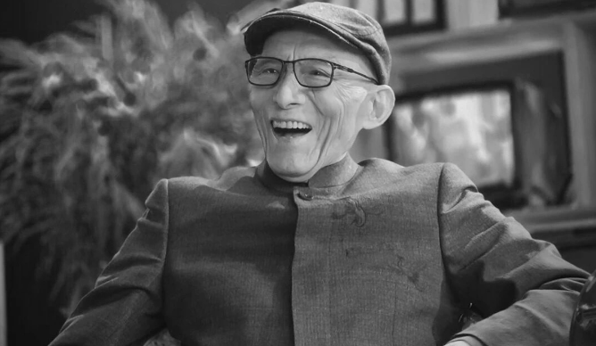济公游本昌，走了……
就在今天早上，中国国家话剧院表演艺术家、国家一级演员游本昌老师，不幸因病离世，享年93岁。

刚刚刷到消息的那一刻，真的瞬间愣住，心里空落落的。

我们从小刻在骨子里的济公，游本昌老师，安安静静地离开了这个世界。

看到这个消息，相信绝大多数人的第一反应，根本不是翻看官方讣告，