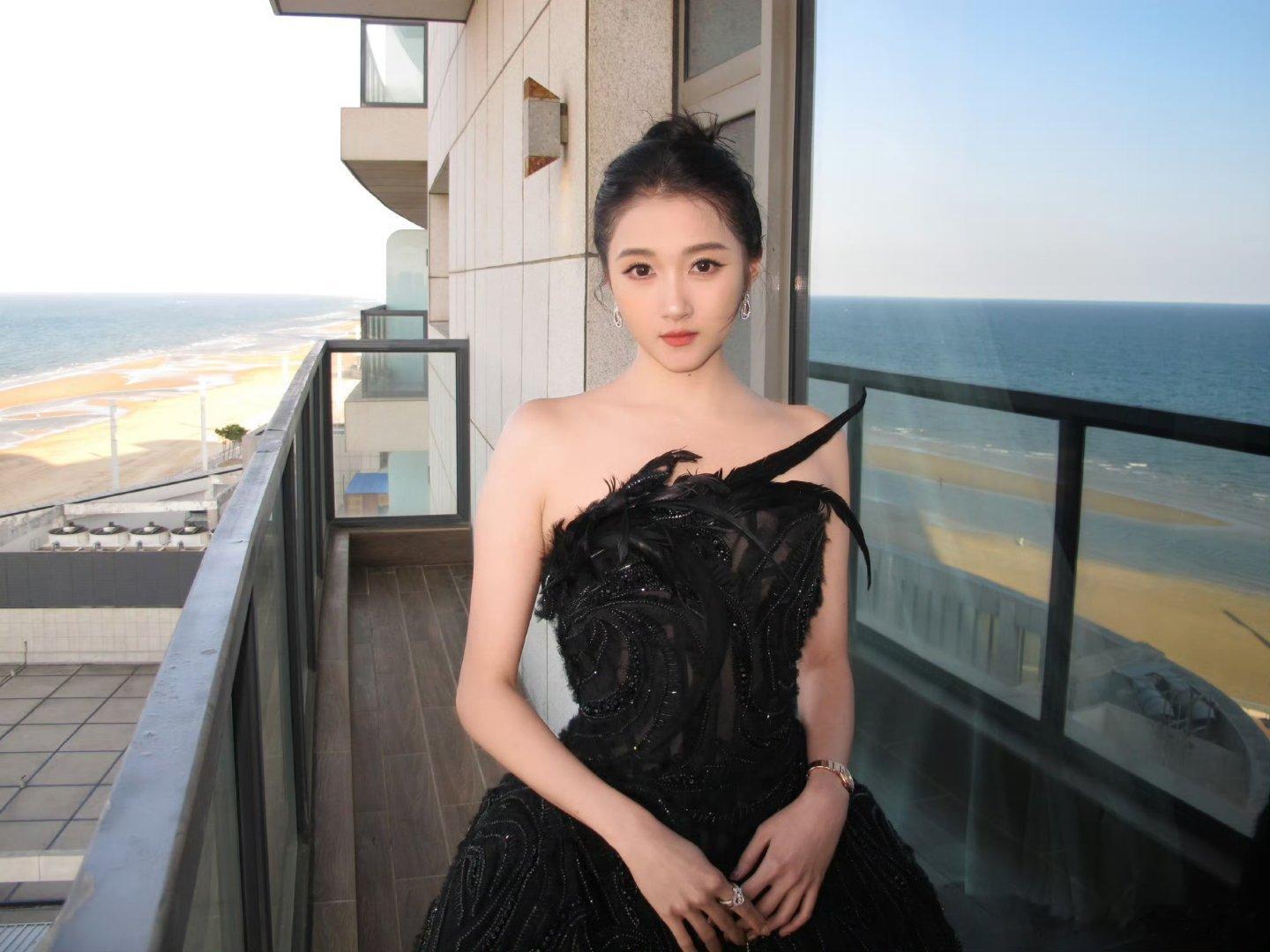 #关晓彤ES高定国内首穿#女神好美#关晓彤[超话]##关晓彤es高定全球首穿# ​