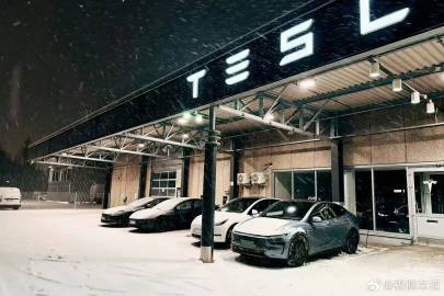 特斯拉四季度净利润暴跌61%；2026第一家停摆车企来了？岚图今年要推...