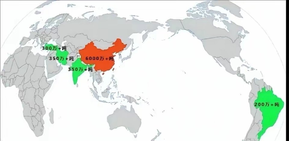 全球有5个西瓜产量大国，中国位居榜首，产量远超后面几个国家产量之和。不过，巴西、印度、伊朗的西瓜产出量也颇为可观。尤其是印度人，他们一心渴望种出又圆又大的西瓜，梦想着天天都能吃上西瓜。然而，印度人在西瓜种植技术上尚未掌握我们的精髓，不知缺了哪一环。 ​