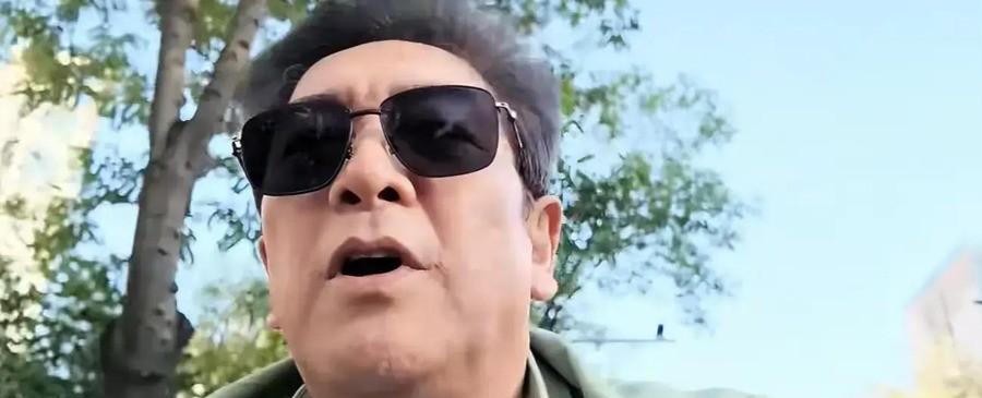 水均益63岁了。他采访过普京，五次坐在普京对面，采访过四百多位国际政要。现在他一个人住在北京，煮一锅茶叶蛋当顿饭。妻子带着一对14岁的龙凤胎在加拿大，一年开销六七十万。他表达过不敢老的意思。
2025年网上传他移民。他晒身份证、晒护照，后来在直播间里把一张写着“中国人”的纸条贴到额头上，对着镜头说不
