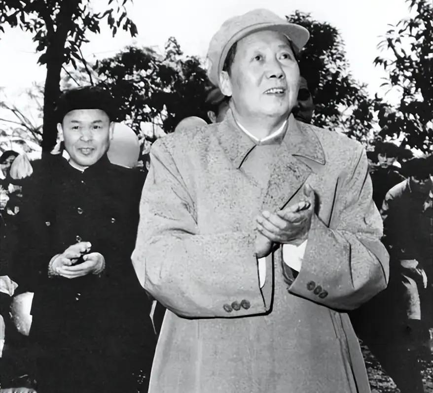 1958年，韦国清建议把广西省会迁到柳州，毛主席笑着反问道：“照你这么说，北京位置也很偏，是不是应该搬到兰州或青海去呢？”
韦国清站在地图前，手里的铅笔在柳州的位置点了点。他连夜准备的报告摊在桌上，上面列着密密麻麻的数据：柳州工业产值、铁路运输吨位、到各地区平均距离……南宁那栏却几乎空白，只写着“边