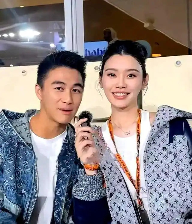 奚梦瑶携一家四口登山出游，4岁女儿长腿格外醒目，身形展现母亲的基因优势 ​​​