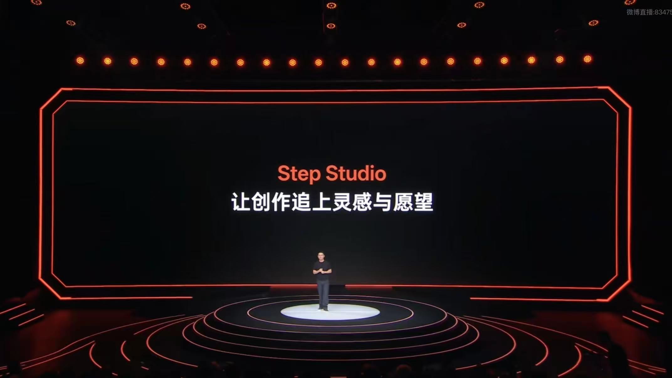 #AI时代硬件拼算力还是感知# 以前手机AI就是我们喊一句它动一下，但阶跃终端刚办了STEPX Neo先行版上市发布会，推出首款大模型原生智能体手机！

这回从根上换了思路，大模型、系统、硬件全围着智能体转，不只是听见，而是真的能听懂。阶跃Amoo把支付宝、携程、滴滴、美团这些APP串起来，算力和感知一 ​