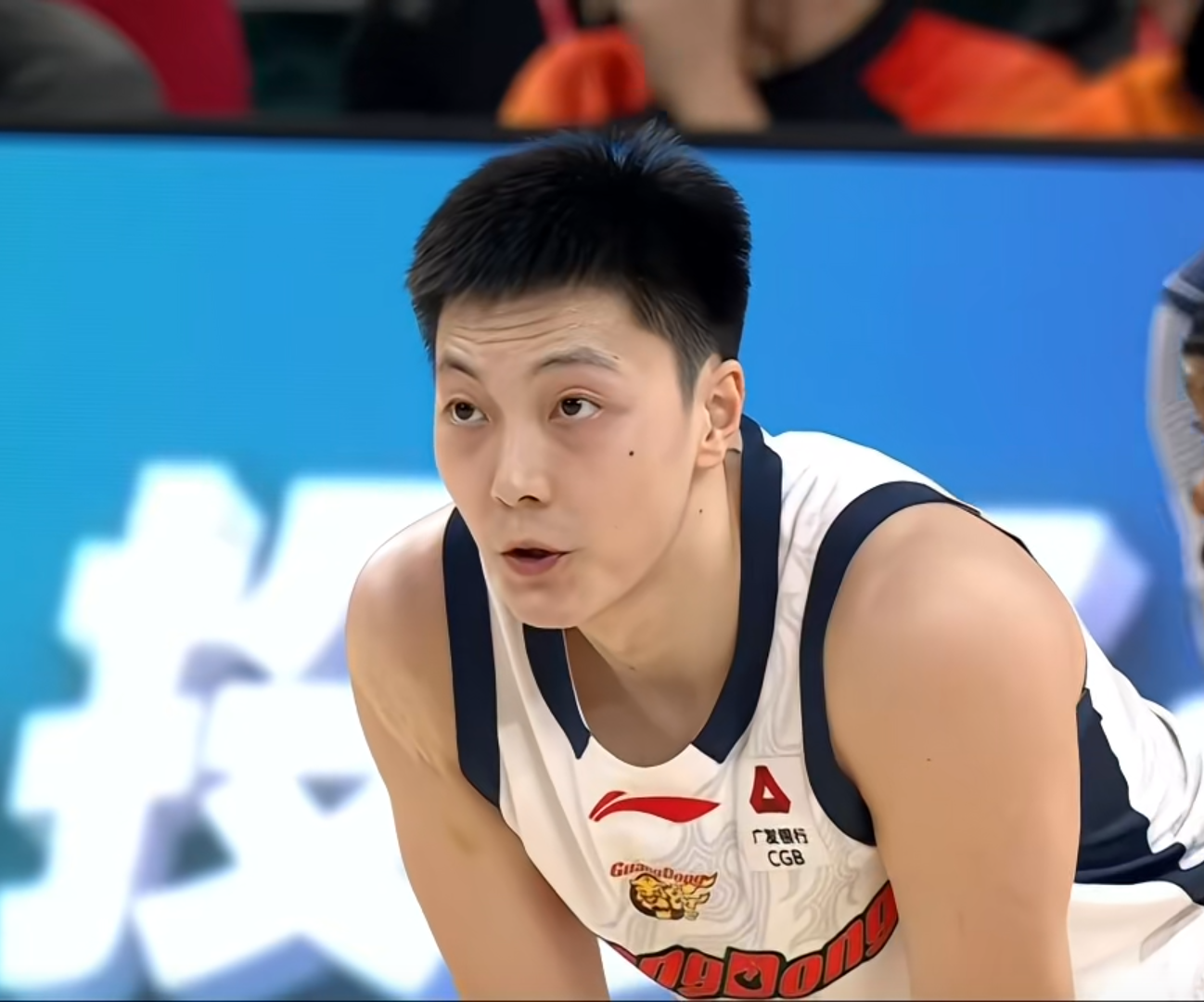 年薪600万的顶薪胡明轩，本赛季真的配得上吗？ 曾经的总决赛MVP，拼...