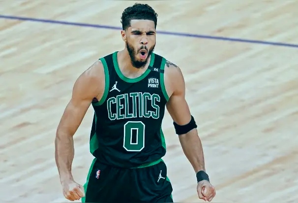 惨案频发，凯尔特人雷霆首胜 季后赛东部首轮，凯尔特人主场迎战76人，结...