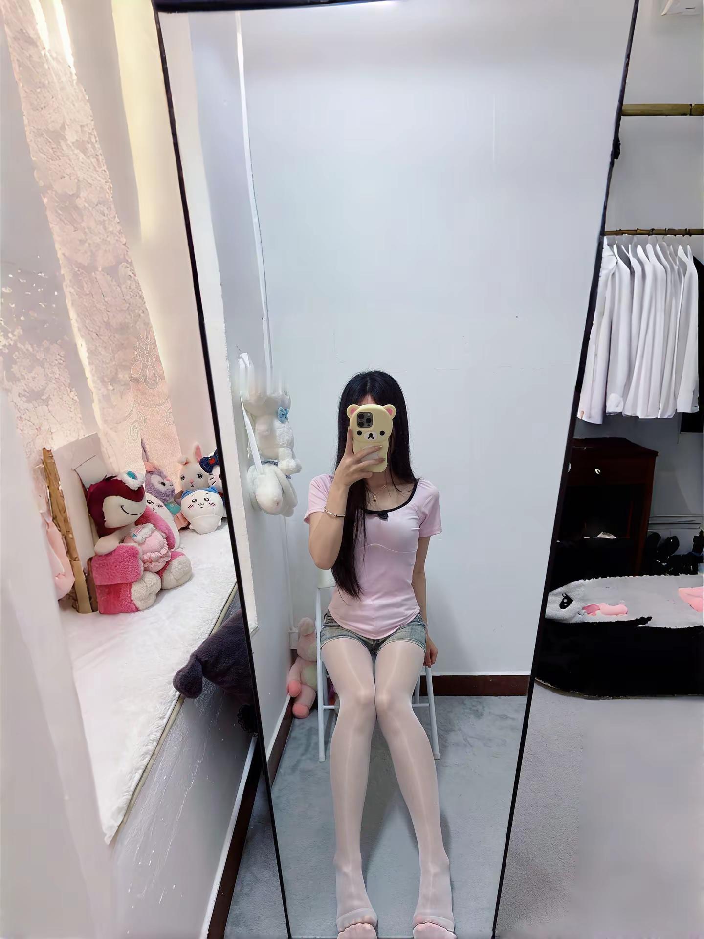 <p>穿搭ootd 辣妹穿搭 对镜自拍姿势 <!--{img:0}--...