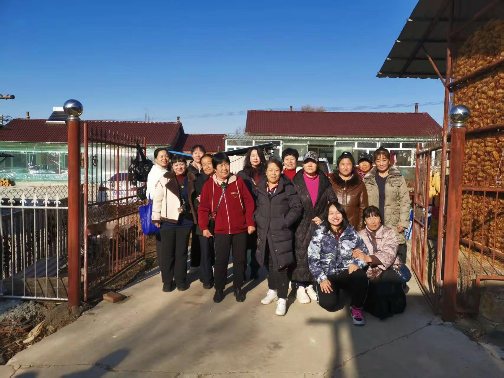 <p>兄弟姐妹情深 <!--{img:0}--><!--{img:1}...