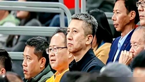 常规赛46轮被硬生生切成三段，直接停摆60天，就为了11月底打沙特和黎巴嫩给集训让路。

郭士强人已经到了汕头挑人，放话“态度大于天赋”，赵睿、林葳能不能进，就看前八轮表现。

可俱乐部花大钱养人，赛程说断就断。一边说按联赛表现选人，一边把联赛拆得稀碎，球员状态都打不连贯，到底能看出个啥？为了国家队