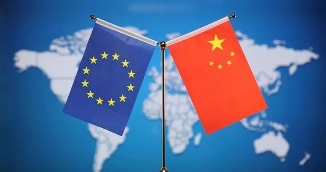 不得不说，如今的欧洲国家已经到了可悲的程度！在同中方进行贸易谈判之前，44个行业协会要求欧盟对华出手！

欧洲如今的日子，确实有些尴尬。曾经在全球工业领域呼风唤雨，如今却因为中国制造业的迅速发展，越来越坐不住了。

一边希望进入中国市场赚钱，一边又担心中国商品抢走自己的生意。更有意思的是，就在中欧举