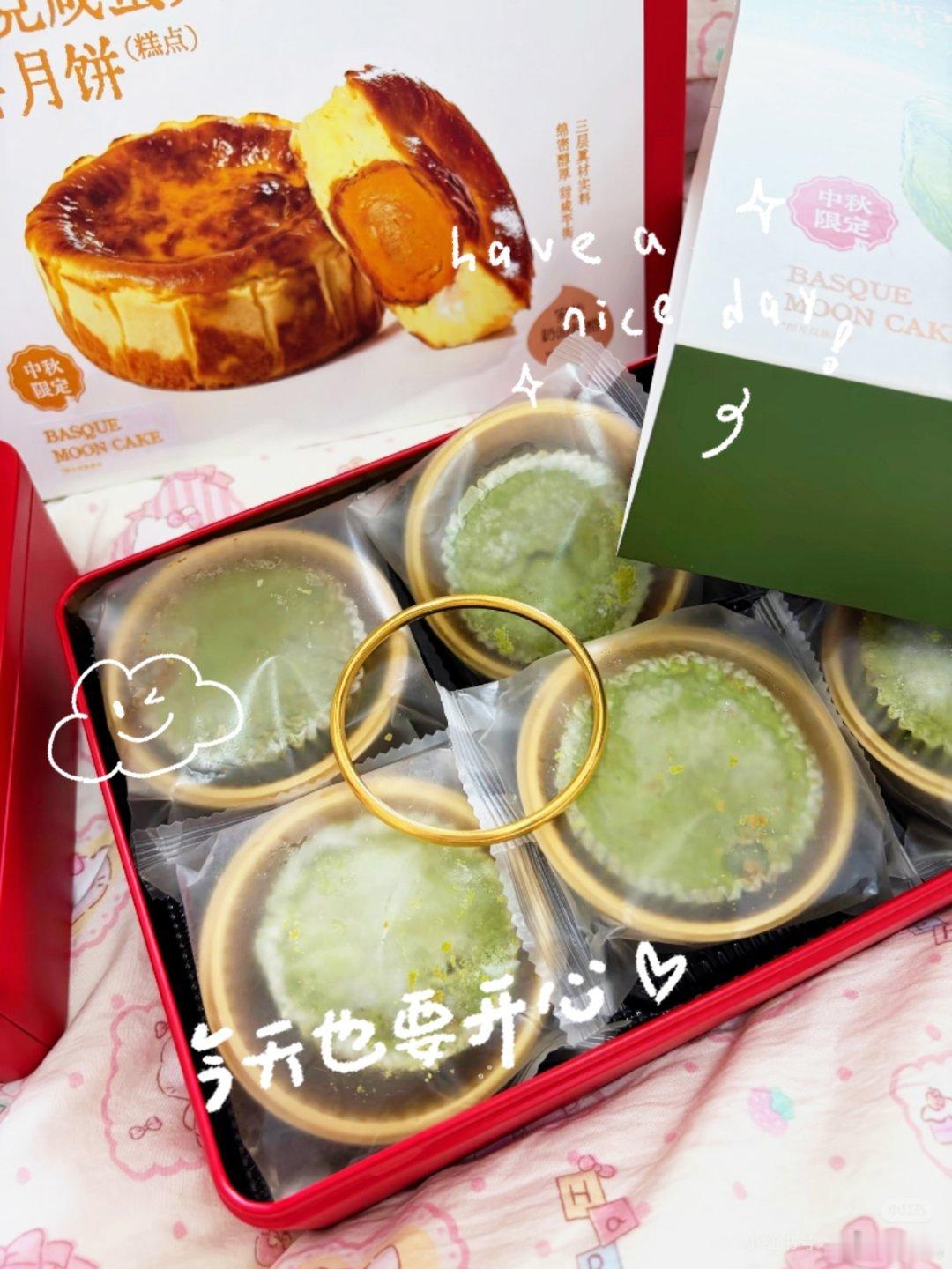 #婆婆给怀孕儿媳送装满钱的月饼礼盒#我上网就是来看这种美好的东西的。现在都说婆媳关系处不好，什么婆婆不好相处，儿媳妇不好相处，我相信刚结婚的时候大家都是奔着好的地方使劲儿的。所以，我只能说，真心换真心啊，你对别人好，别人才会对你好#今天也要开心# ​