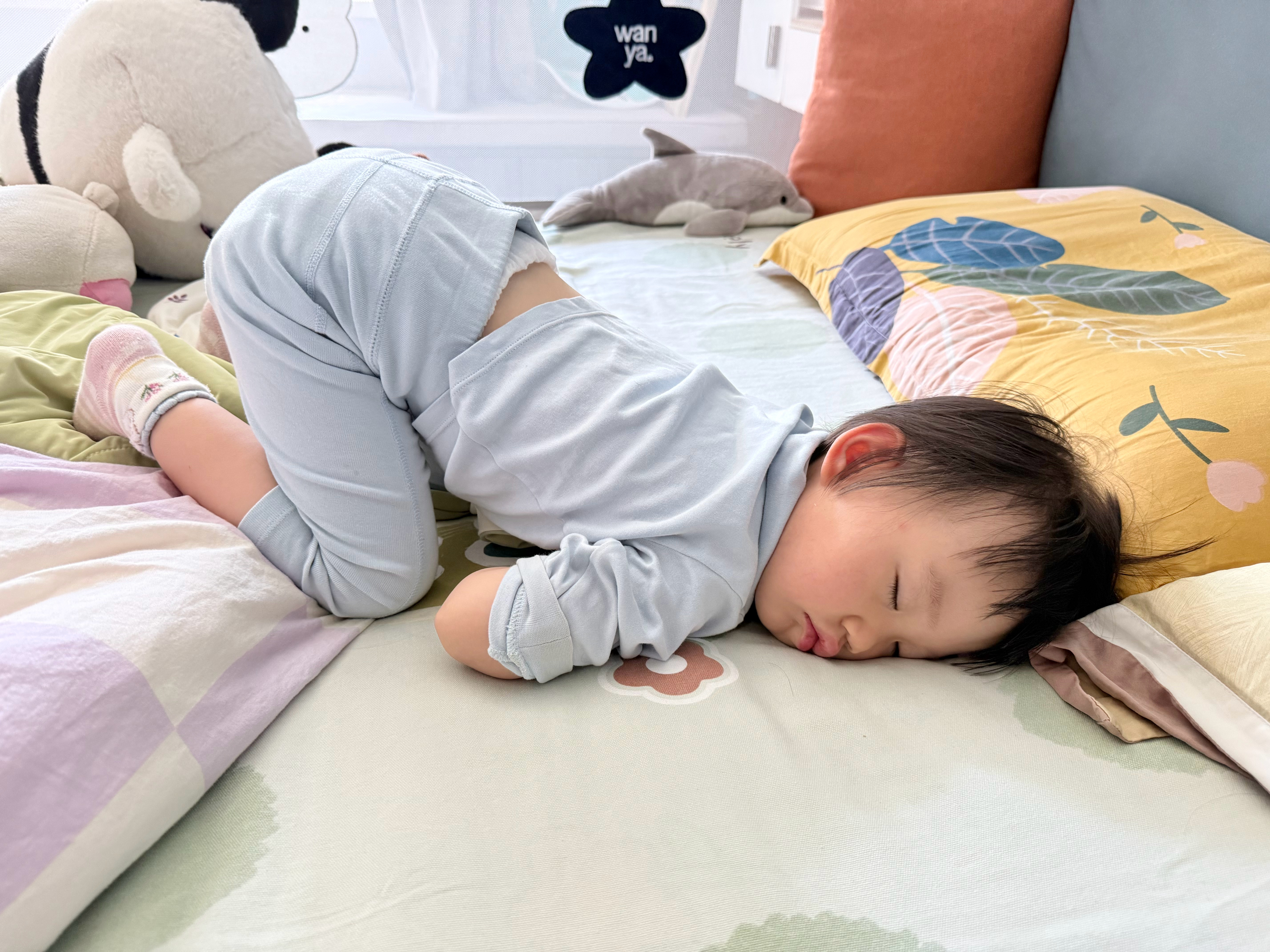 果然小朋友要充分放电才能睡得好  今天上课在教室里蹦蹦跳跳爬上爬下，也...