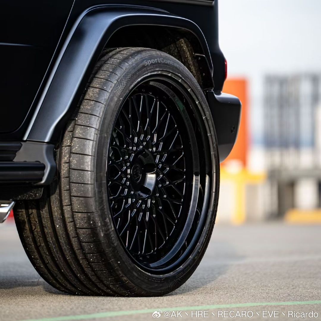 AMG G63改装HRE 501 24寸 经典网辐造型填满轮拱，高强度锻造兼顾承重与质感，硬派豪华气场直接拉满。 #奔驰大g# ​