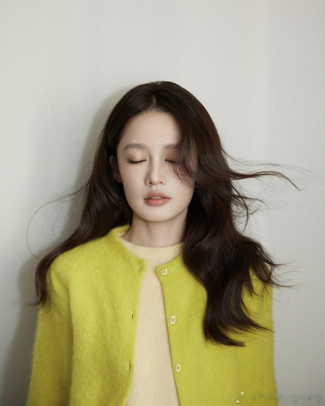 #李沁[超话]# 

一会儿见~

​