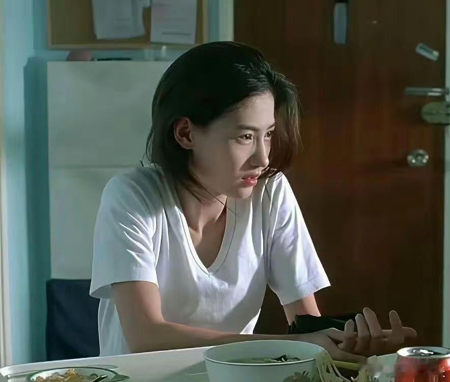 张柏芝典型的骨相美女，不过很多人只记得她的肉相[doge]。 ​