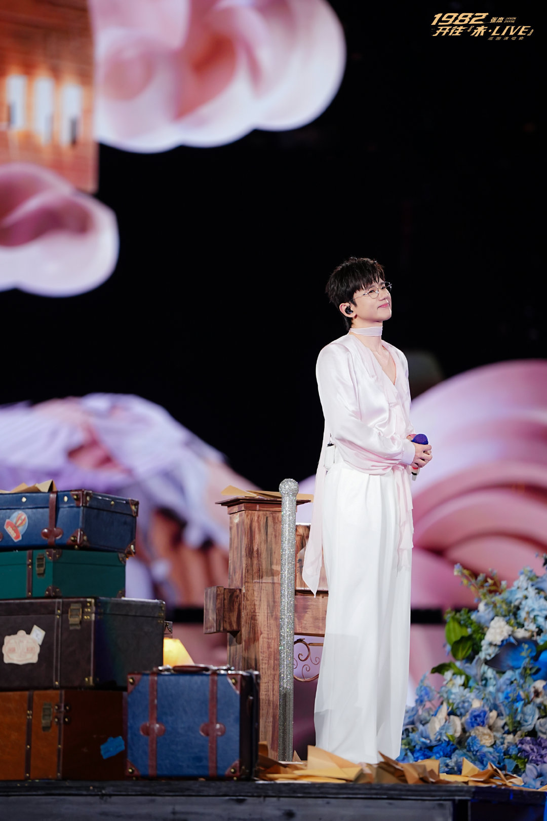 #张杰戒不掉戒不掉啊# #张杰纪录一下郑州的精彩瞬间##张杰马上就深圳啦# 
张杰回顾郑州演唱会，官宣南京演唱会，这周深圳演唱会，根本戒不掉啊！[憧憬][憧憬][憧憬]
来！纪录一下郑州的精彩瞬间！戒不掉戒不掉啊！马上就深圳啦！^_^ ​