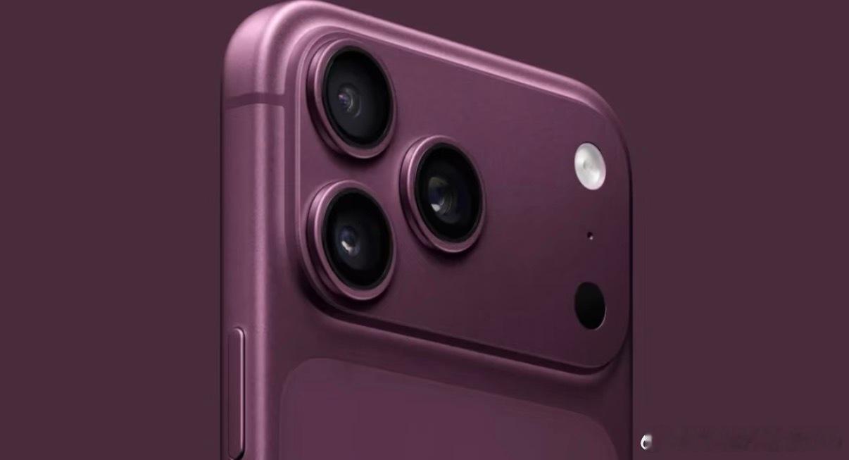 #iPhone18发布会或定档9月9日#苹果这回真不按套路出牌了。近20年头一遭，9月9日的发布会只端出Pro系列和折叠屏，标准版得等春天——这招“春秋双发”，明摆着要把高端和走量彻底分开。

对咱们日常用户来说，2nm芯片、可变光圈听着挺远，折叠屏能不能治好苹果祖传的折痕才关键。新CEO特努斯首秀就玩这 ​