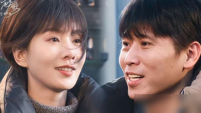 刘诗诗跟李乃文躺一张床上，弹幕全在问这婚离得冤不冤。
《醉梦》开播两天，这对老夫少妻直接把话题干爆了。沈乐水当年嫁赵海鹏，图的是安稳，结果这男人手里攥着刘雪梅案的底片，十六年没吭一声。
赵海鹏到底是不是反派？剧里给的全是软刀子。他给老婆钱，给老婆房，就是不给真相。李乃文演得越温吞，观众越后脊梁发