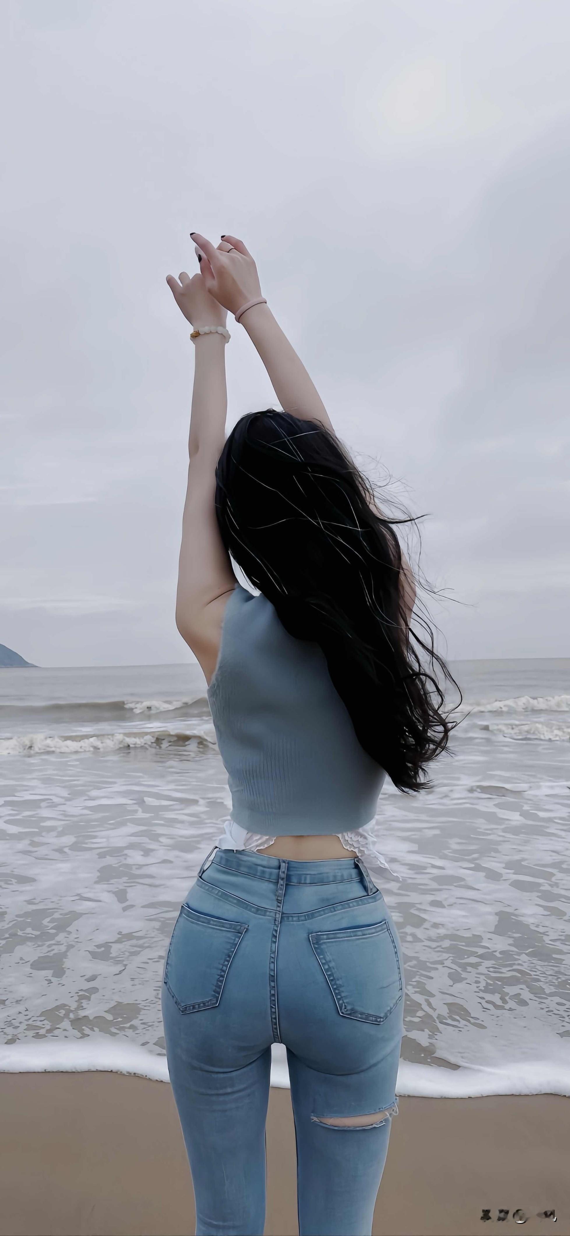 <p>美女背影照去有风的地方看海 <!--{img:0}--></p>...