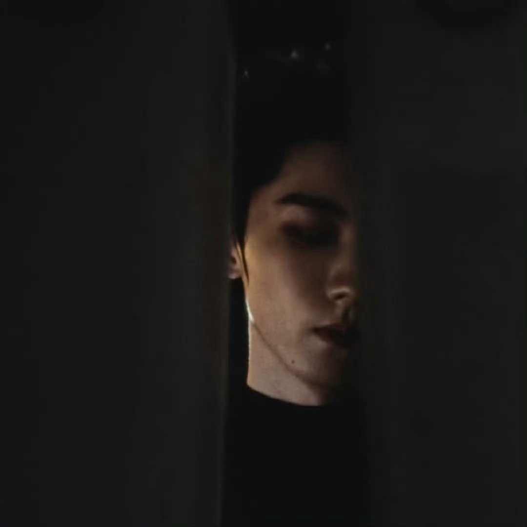 马风现在的脸长得真是越来越帅了，尤其眉骨真的好优越好高级啊，什么眉压眼什么高眉骨男神脸 ​
