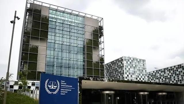 国际刑事法院的末日真的来临了。

一、本次危机的导火索，是美国直接把制裁对准整个机构

很多人之前只听过美国制裁ICC个别法官，这次性质完全不一样，当地时间10月9日美国正式把国际刑事法院这个机构整体列入制裁清单，这个举动在ICC成立二十多年来是头一回。美国国务卿鲁比奥公开表态，禁止美国主体 ​