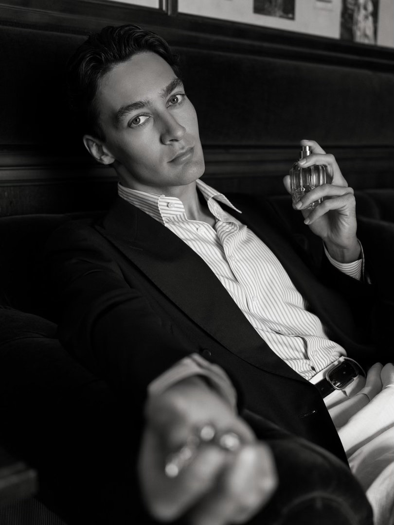 ·拉塞尔 George Russell 在ins分享，向相恋六年的西班...