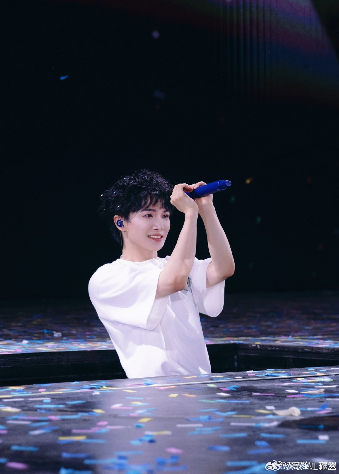 #周深[超话]# 💙#深深感激遇到米# 💙#周深音乐之路有你有我# 💙“黑色浪漫和落日乌托邦” "𝓑𝓵𝓪𝓬𝓴 𝓡𝓸𝓶𝓪𝓷𝓬𝓮 𝓪𝓷𝓭 𝓢𝓾𝓷𝓼𝓮𝓽 "​​​