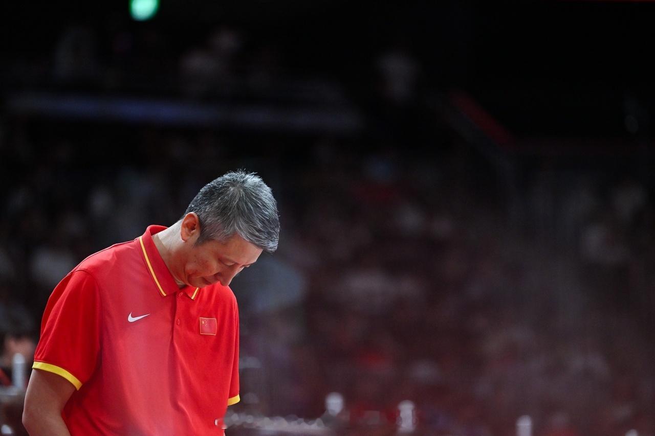 韩国媒体《每日经济新闻》发文评价中国男篮：作为亚洲篮球冠军头衔最多的国家，中国男篮在本次亚运会未能获得奖牌蒙受了耻辱，最终获得第四名。这是中国男篮参加亚运会历史上第二次未能获得奖牌，也是自2014年仁川亚运会（第五名）以来第二差的成绩。尤其值得一提的是，曾击败中国的伊朗队在半决赛中惨 ​