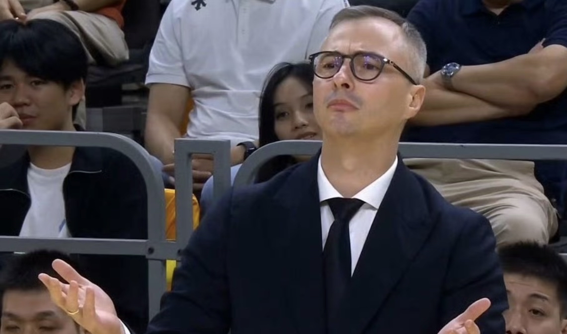 广东宏远拿下两连胜，主帅透露徐杰缺阵原因，未来值得期待
昨晚广东宏远艰难的险胜了宁波男篮，拿下赛季两连胜。赛后主教练亚科夫列维奇也解释了徐杰本场没有出战的缘由。
亚科夫列维奇表示，徐杰下午身体感觉不舒服，球队出于保护他的考虑，安排他休息。徐杰是球队轮换里很关键的一员，对球队贡献不小，队伍需要他保持健