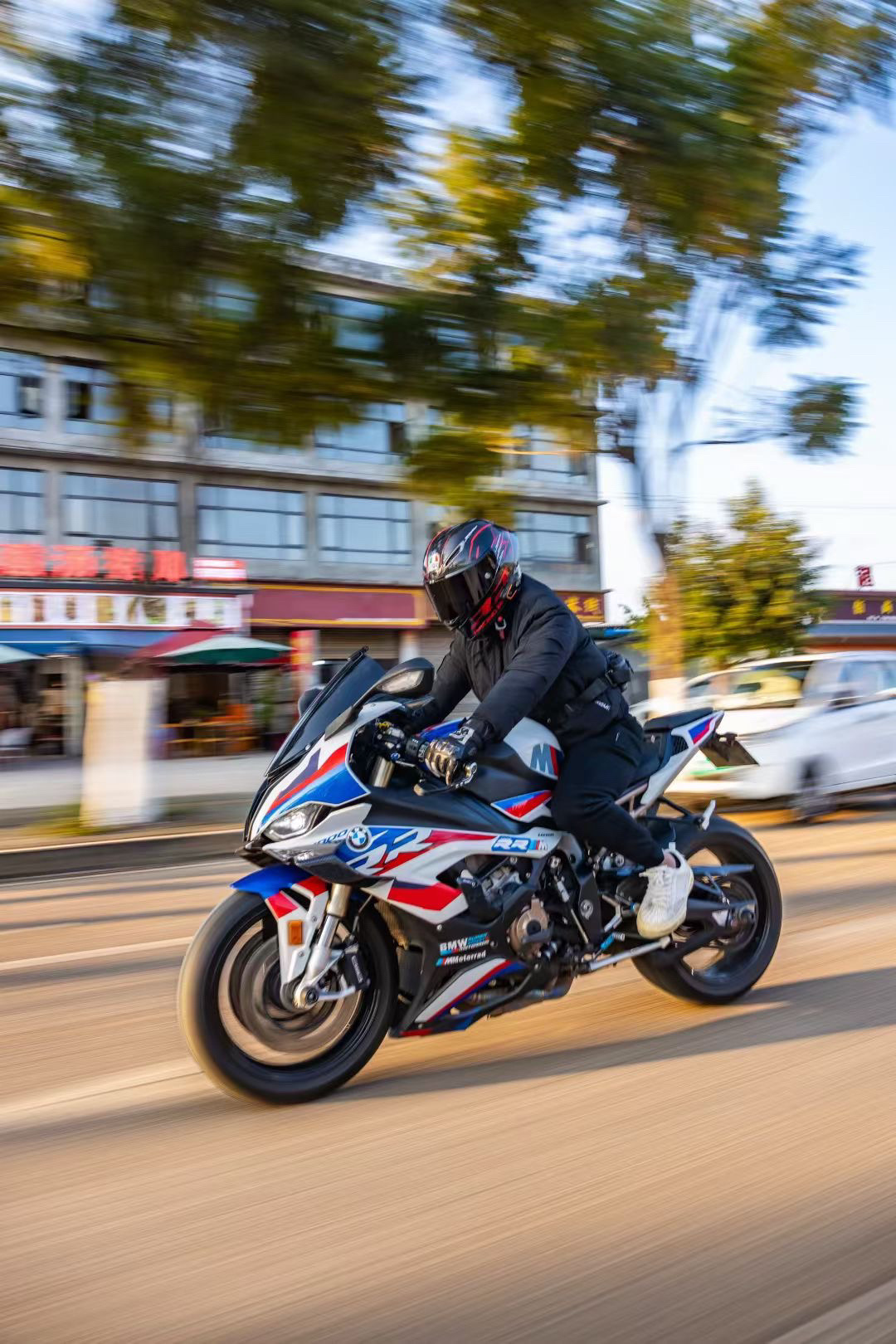 <p>机车摄影 <!--{img:0}--></p><img src=...