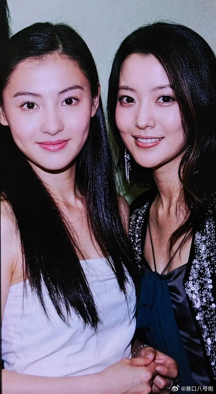 张柏芝金喜善年轻时的同框，婴儿肥时期真的太美了 ​
