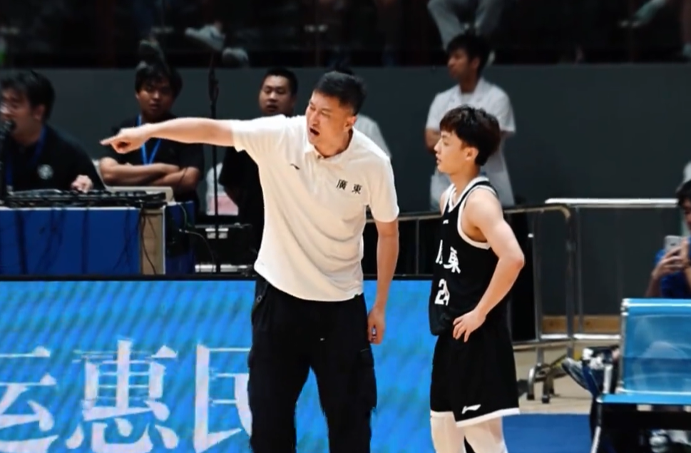 杜锋把徐杰坑了  本赛季CBA所有奖项已经公布，最终广东男篮方面是没有...