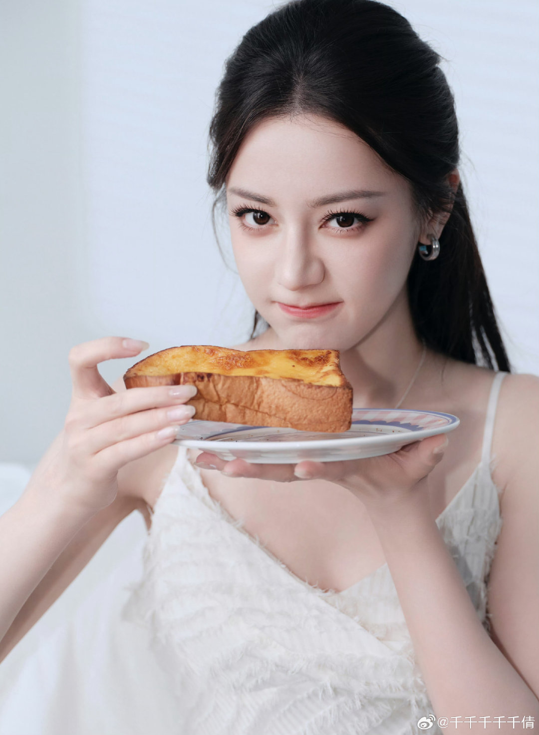 #迪丽热巴[超话]##迪丽热巴香辣狂欢##迪丽热巴见面会# 萌萌的[期待] ​