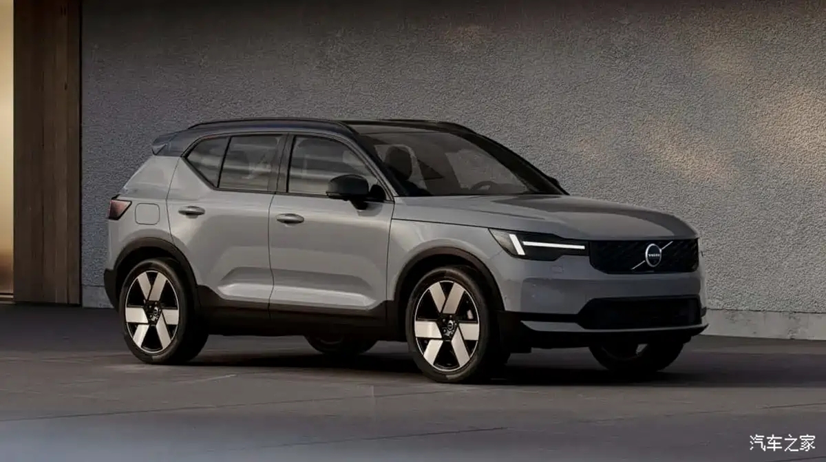 1.外观解析
XC40是北欧简约风格，造型低调耐看。标志性雷神之锤大灯辨识度很高，方正车身带来不错视野，城市穿梭、小区停车比较灵活。可