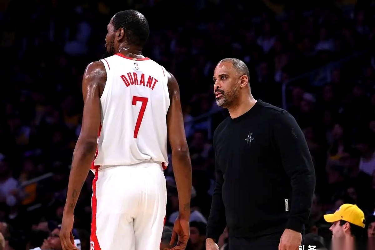 常规赛硬扛78场的铁人，季后赛才打了41分钟，直接把自己送回了伤病名单...