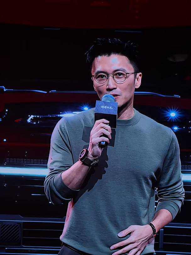 我真的要被他这个谢霆锋帅晕了…