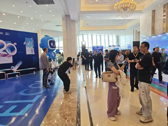 黄南科技暖场机器人