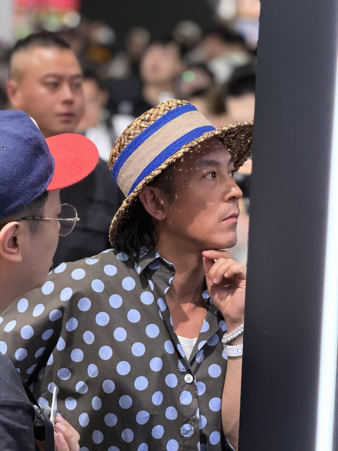帅得我吱哇乱叫！光线好的情况下美美回春🥹 ​