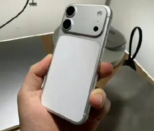 网传iPhone18标准版的图，这不就是iPhone17ProMax ...