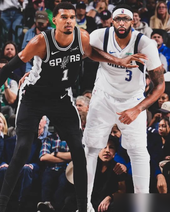 浓眉哥安东尼戴维斯把最有价值球员第一选票狠狠砸向一个三年级生。 你仔...